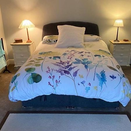 2X King Bedrooms, Private Living Room & Bathroom Thornhill  Esterno foto